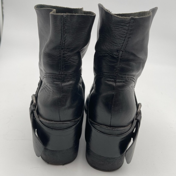 Vera Wang Boots - Picture 4 of 6